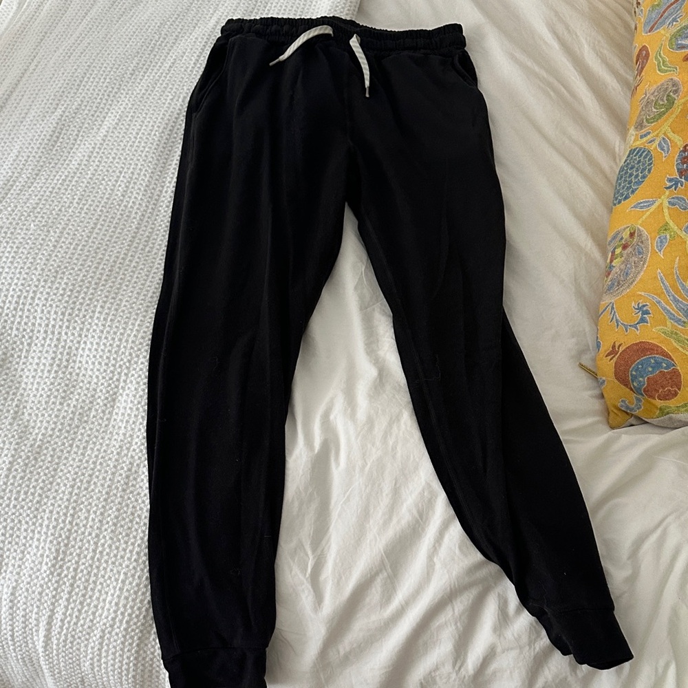 Vuori black joggers